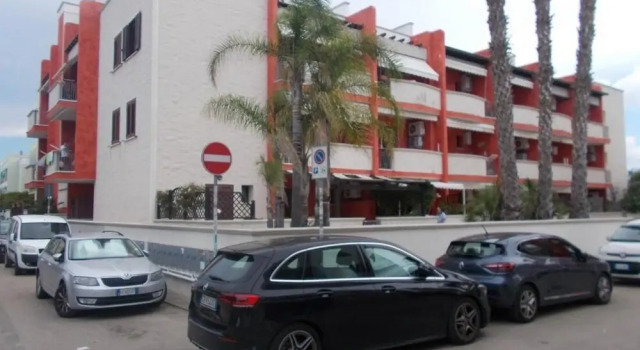 Cozy Retreat Near Baia Verde Beaches, Book Apartment Hotels in Baia Verde with Parking, Parking
