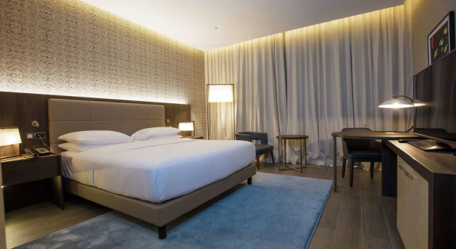 Doubletree by Hilton Pointe-Noire, Book Hotel Hoteller i Pointe-Noire med pool, Swimmingpool