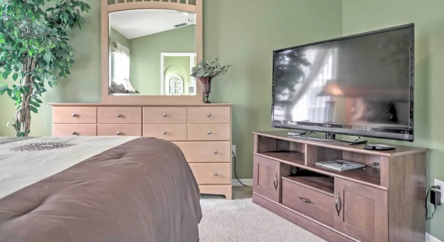 Beautiful Kissimmee Home - 5 Mi to Disney World!
