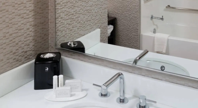 Люкс c 1 комнатой Courtyard by Marriott Minneapolis Downtown
