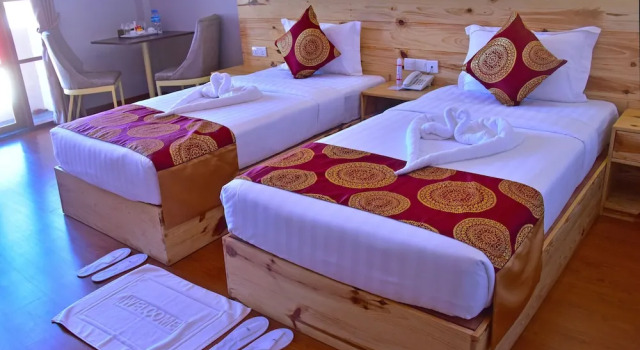 Двухместный номер Deluxe с балконом Hotel Mya Yar Pin