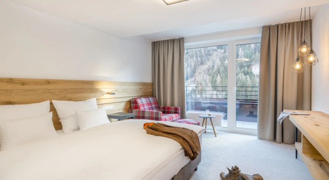 Heart Hotel Grischuna, Забронировать Отель Отели Санкт-Антон-ам-Арльберг с бассейном, рядом с Горнолыжный подъемник Гампенбан, Бассейн