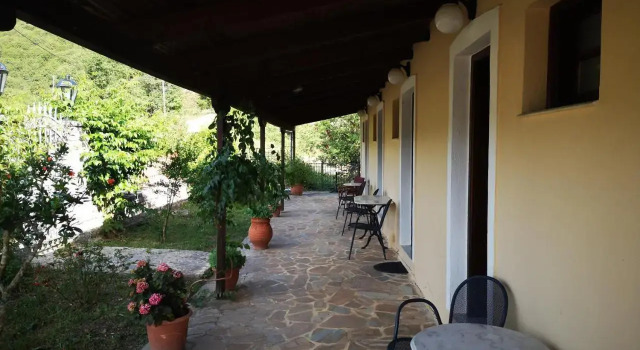 2 Alonia, Book Guesthouse Hotels in Central Greece with Parking, Parking