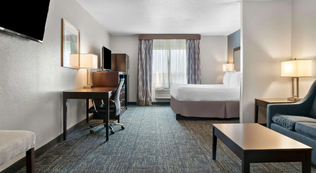 Двухместный люкс Best Western Plus Flint Airport Inn & Suites