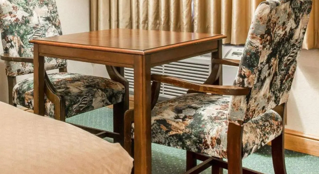 Четырёхместный номер Standard с балконом и с видом на озеро Quality Inn & Suites Mackinaw City Beachfront