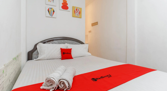 RedDoorz near RS Mitra Keluarga Depok