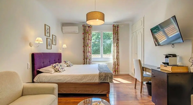 Номер Superior Logis Hotel Le Blason de Provence
