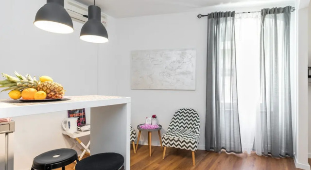 Bright & Modern on Top Location
