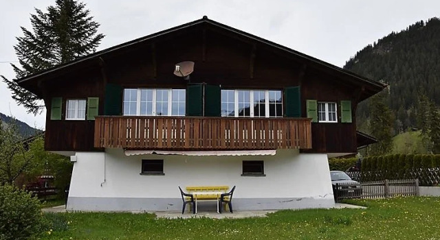 Chutzli - Two Bedroom, Prenota Appartamento Hotel a Zweisimmen con parcheggio, Parcheggio