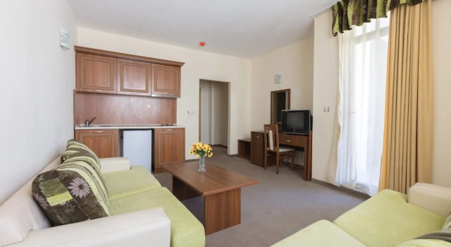 Апартаменты One Bedroom Family Apartment with Balcony