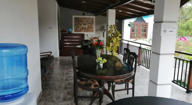 Номер Economy Home Living Unit