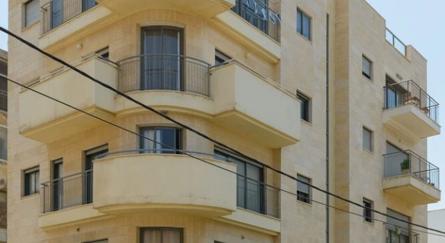 Bright 2 BR Hilton Beach Parking & Elevator, Забронировать Отель Отели Тель-Авива с парковкой, рядом с Парк независимости, Парковка