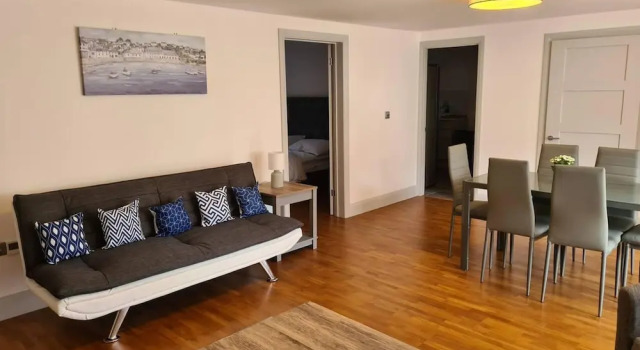 Remarkable 2-bed Apartment in Ilfracombe