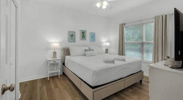 Seagrove 2BR Near Lake & Beach + Free Tickets: Bikes, Dolphin Cruise & More!