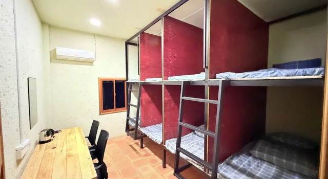 Sun&Roots Lodge Restaurant and Bar, Book Hostel / Vandrerhjem Hostels i Kampot-provinsen, Hostel / Vandrerhjem