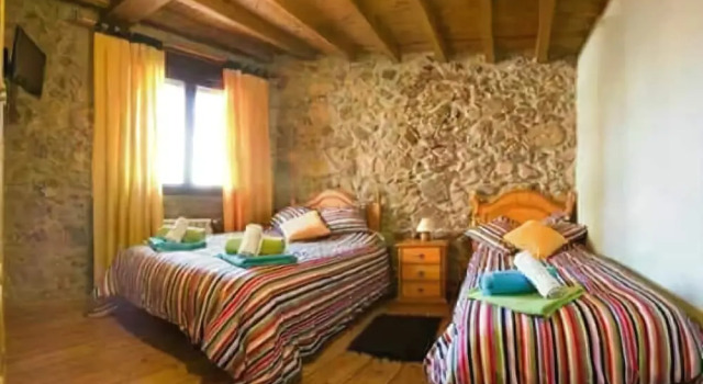 El Castaño Centenario, Prenota Hotel Casas del Castañar 