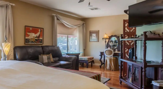 4BR Ocotillo Home, On the Lake and Golf Course, Забронировать Отель Чандлер 
