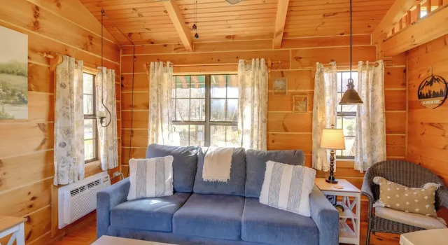 Steps to Virginia Creeper Trail: Creekside Retreat, Prenota Casa vacanze Damascus Virginia