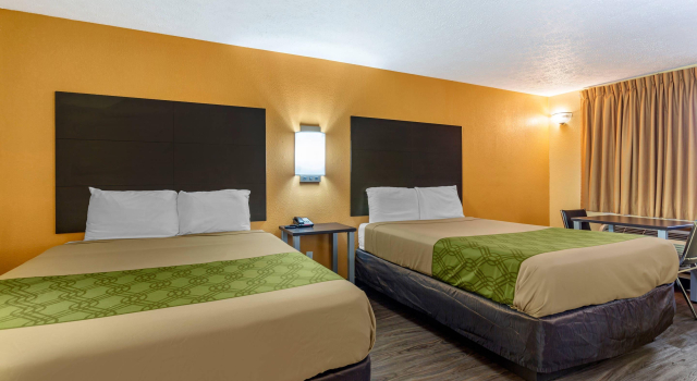 Четырёхместный номер Standard Econo Lodge Nashville North