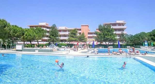 Awesome Apartment in Bibione With 1 Bedrooms and Outdoor Swimming Pool, Prenota Appartamento Hotel a Veneto con piscina, Piscina
