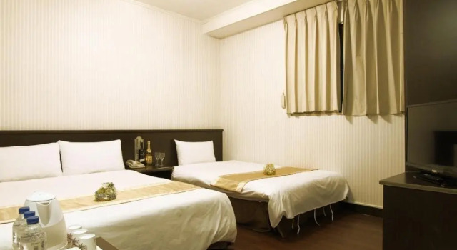 Четырёхместный номер Standard Yi Pin Yuan Hotel