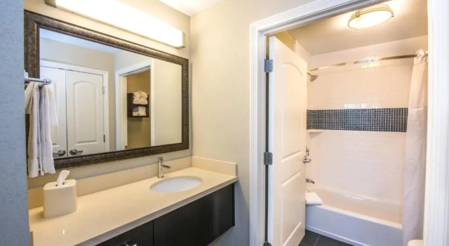 Люкс с 2 комнатами Staybridge Suites Albany Wolf Rd-Colonie Center by IHG