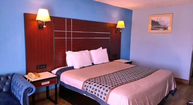 Двухместный номер Standard с балконом Rodeway Inn Richland - Jackson South