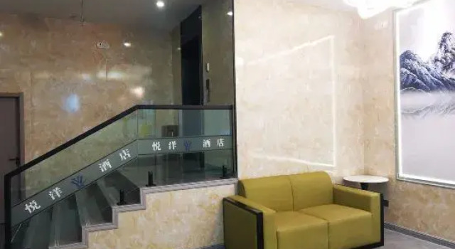 Yueyang Hotel (Wildlife Park Commercial Lane)