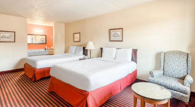 Четырёхместный номер Standard Rodeway Inn & Suites Jefferson