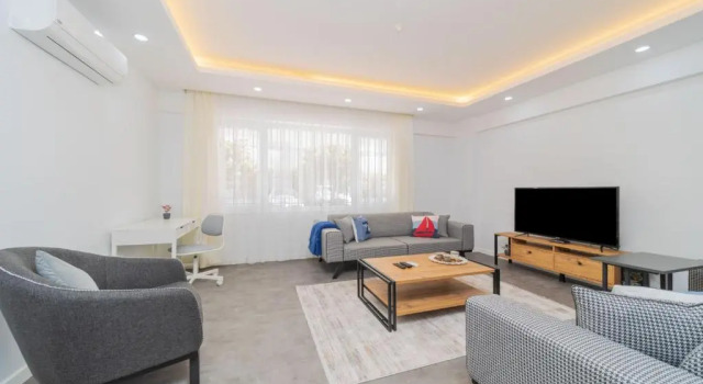 Central Located Big Spacious Flat in Muratpasa, Забронировать Отель Муратпаша 