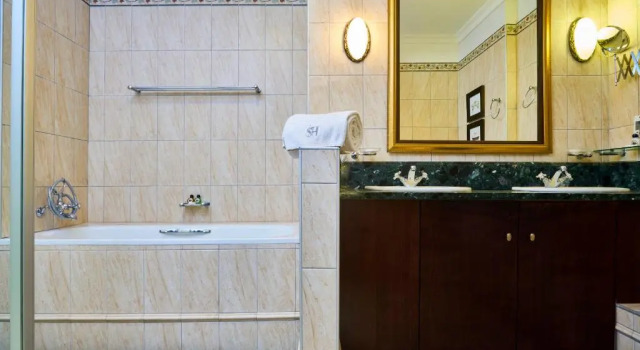 1 makuuhuone Kahden hengen Sviitti puutarhanäkymä Mövenpick Hotel Windhoek