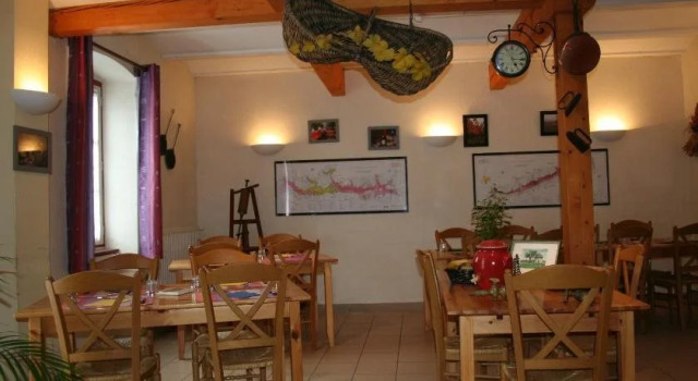 Auberge Saint Vincent, Rezerwuj Hostel Hotele w Owernia z parkingiem, Parking