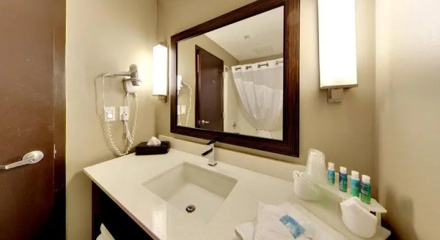 Номер Executive Holiday Inn Express Hotel & Suites - Edmonton International Airport by IHG