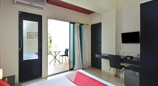 Capital O 22124 Hotel Lotus Residency, Забронировать Отель Отели Aundh с парковкой, Парковка