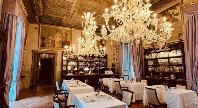 Palazzo Doria Napoli, Забронировать Отель «постель и завтрак» Отели Неаполя с парковкой, рядом с Кафедральный собор Неаполя, Парковка