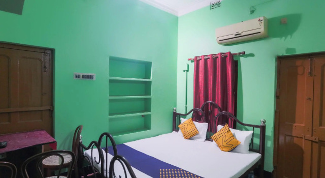 SPOT ON Biswabani Guest House Near Kavi Nazrul Metro Station, Prenota Affittacamere Calcutta 