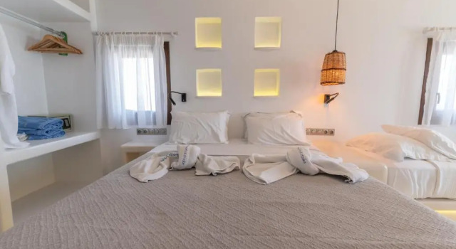 Трёхместный номер Deluxe с балконом и с видом на море Nikos Apartments & Studios