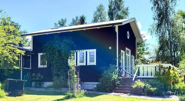 Коттедж Seaside Cottage With Patio and Grill