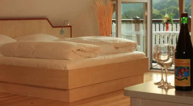 Четырёхместный номер Standard с балконом Hotel Gasthof zum Biber