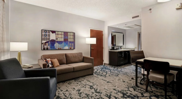 Двухместный Hearing Accessible люкс Отель Embassy Suites by Hilton Charleston