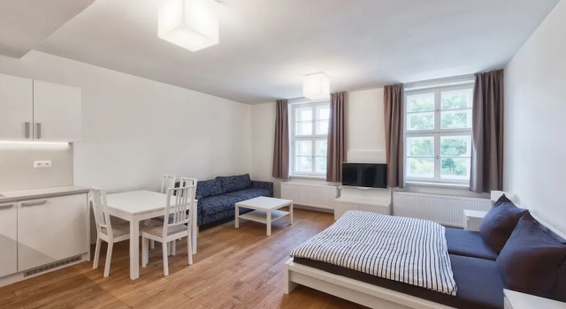 Студия Standard Theresian Apartment
