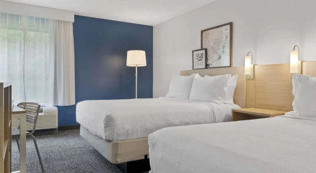 Четырёхместный номер Standard Spark By Hilton Newcomerstown