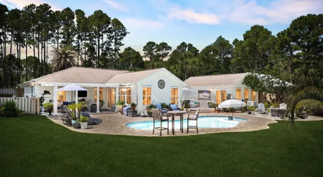 Private Backyard Oasis With Heated Pool, 4 BR, Bikes & Pond, Varaa Lomakoti Santa Rosa Beach Emerald Coast