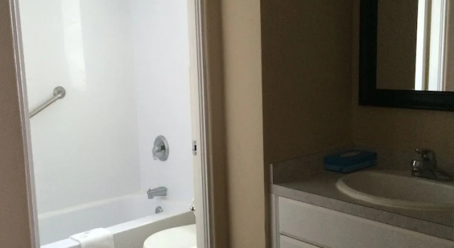 Четырёхместный номер Standard с красивым видом из окна Cove Motel Oceanfront