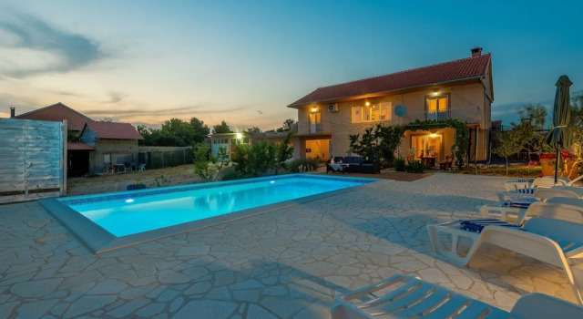 Коттедж Holiday Home in Lisicic with Pool