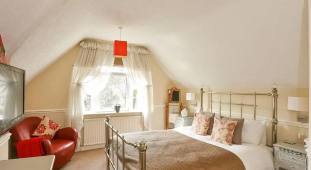 Hollies Guest House