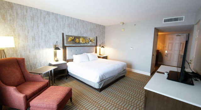 Двухместный номер Standard Virginia Crossings Hotel, Tapestry Collection by Hilton