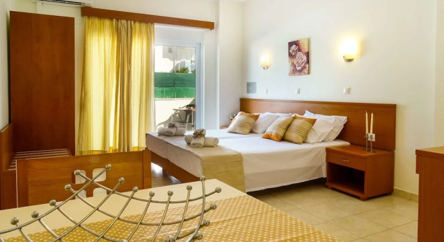 Студия с балконом Tsambikos Apts