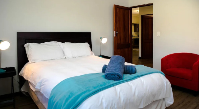 Коттедж с 2 комнатами Village Lodge Paarl