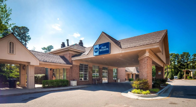 Кровать в общем номере Best Western Raleigh North-Downtown